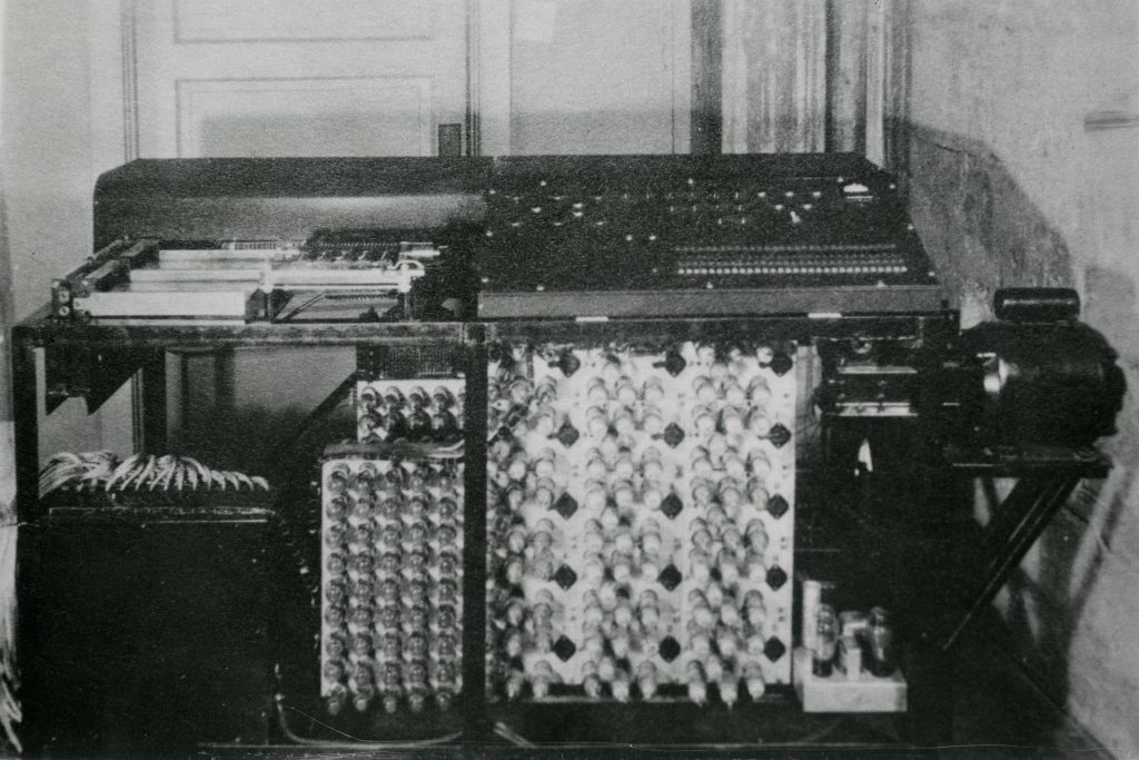 A black and white photo of the first electronic computer.