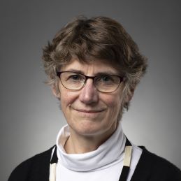 Mari Ostendorf headshot